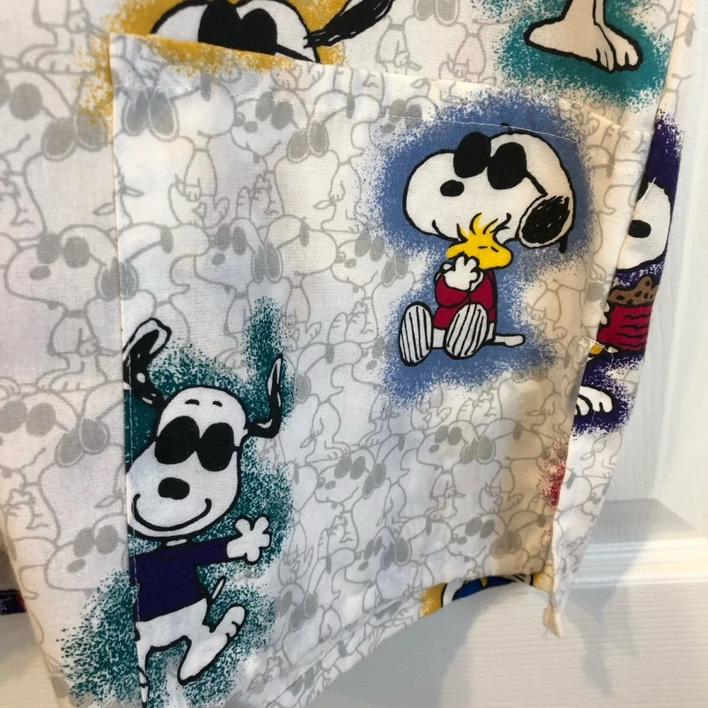 Peanuts Snoopy With Sunglasses Women’s Scrub Top, Size Medium - Picture 4 of 7